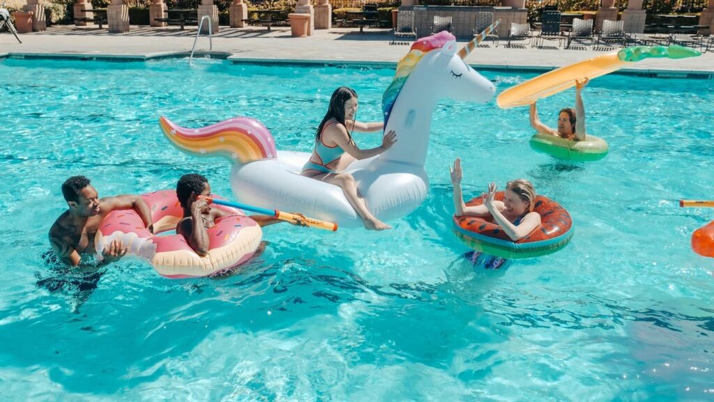Poolpartyteman och dekorationer